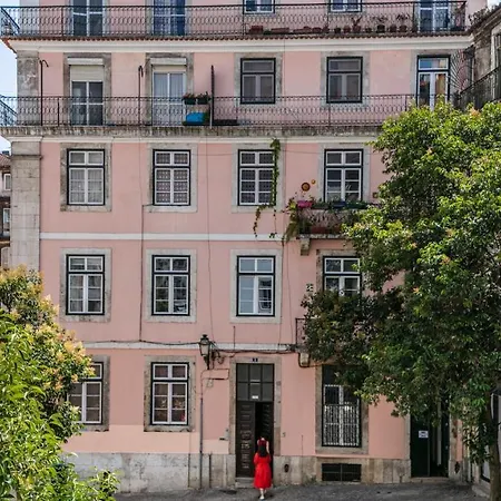 Plum Guide - Stable Doors * Lisbon