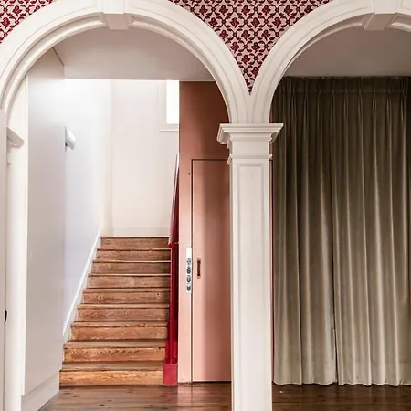 Plum Guide - Stable Doors Lisbon